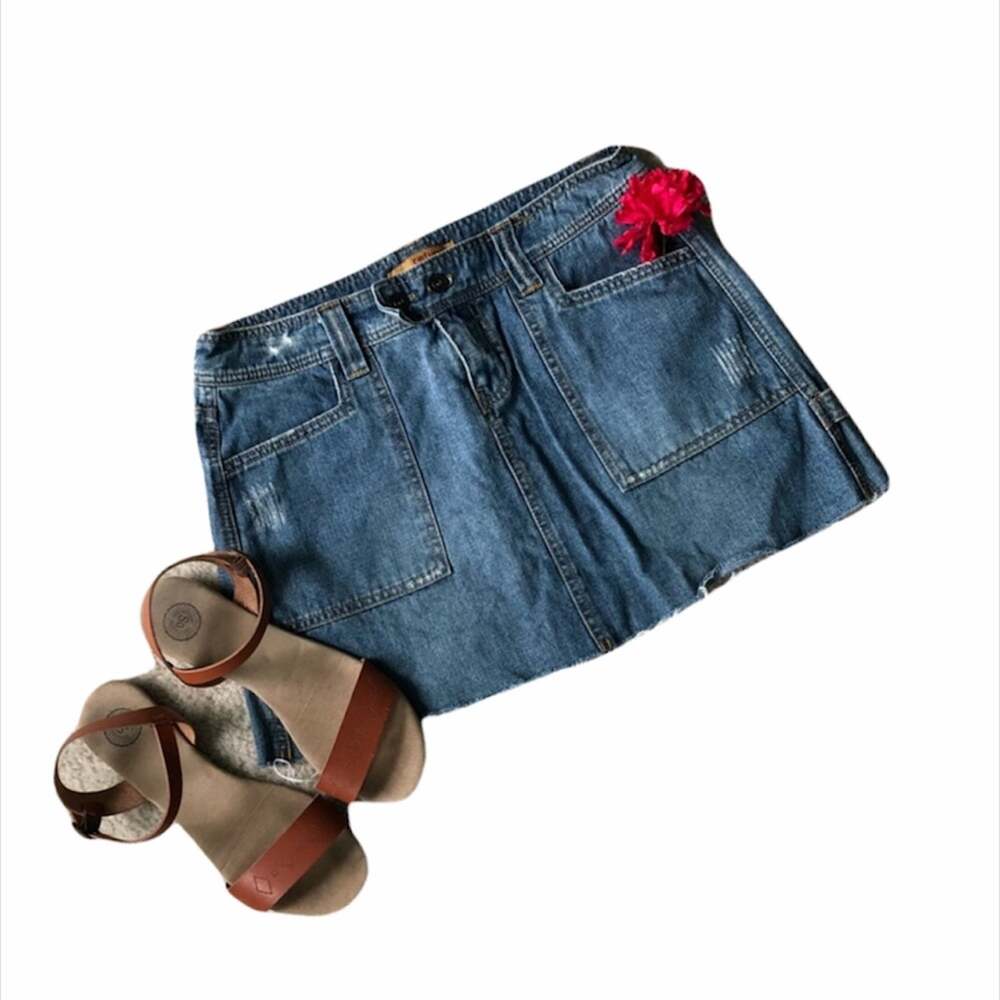 Distressed Denim Skirt N10